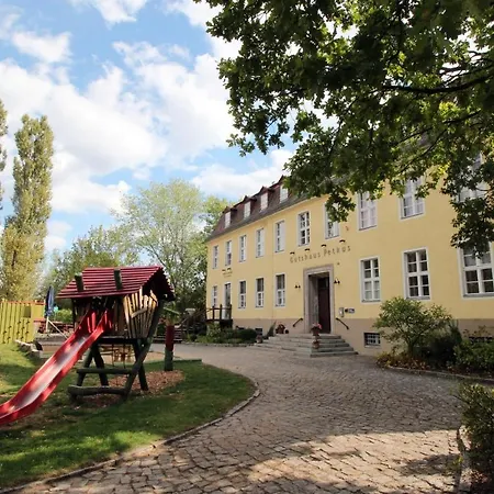 Familien- Und Freizeithotel Gutshaus Vendégház 3*