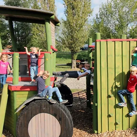 Familien- Und Freizeithotel Gutshaus Guest house 3*