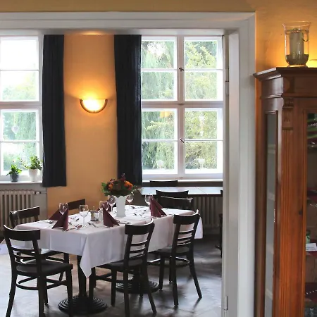 Familien- Und Freizeithotel Gutshaus Guest house 3*
