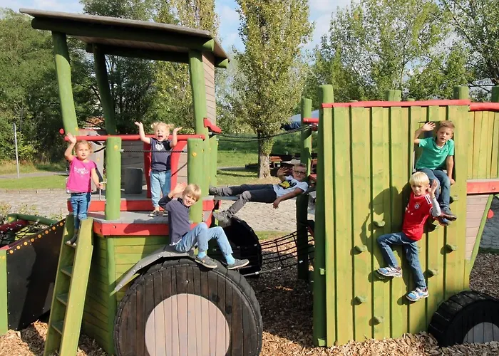 Familien- Und Freizeithotel Gutshaus Vendégház 3*