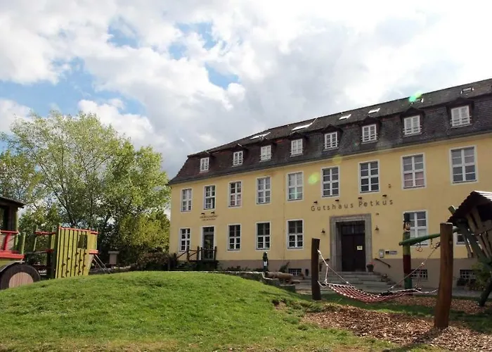 Familien- Und Freizeithotel Gutshaus Vendégház